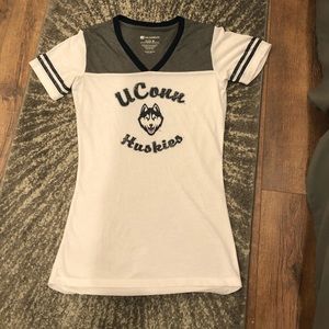 UCONN HUSKIES V neck t-shirt, NWOT